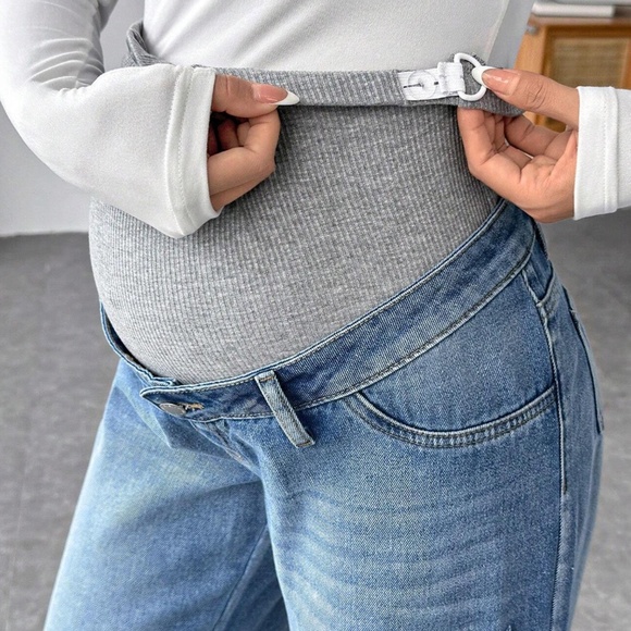 Maternity Medium Wash Stretchy Waist Straight Leg Denim Jeans - Picture 3 of 5